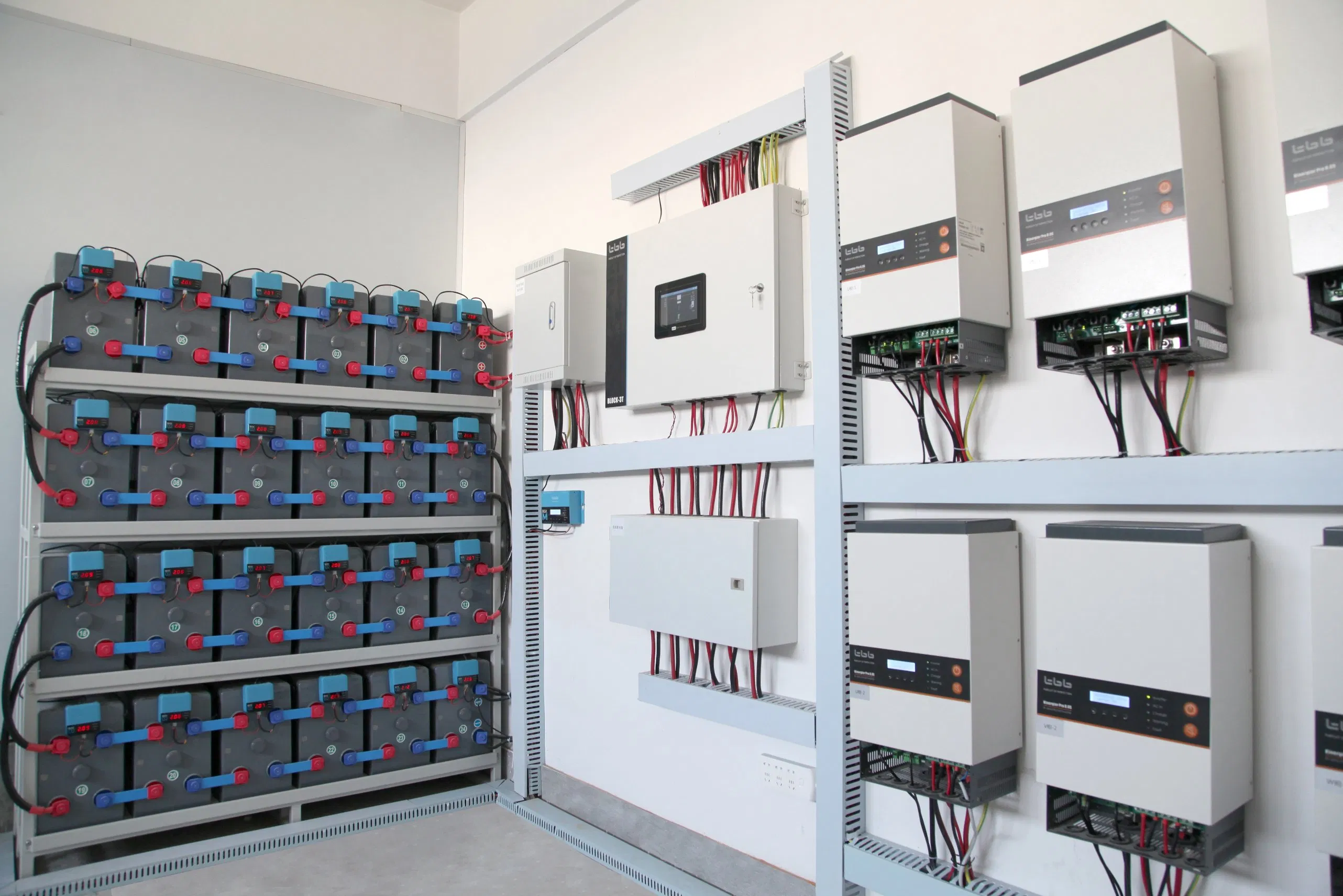 AC Coupled 6000va Multiplus Solar off Grid Inverter Charger