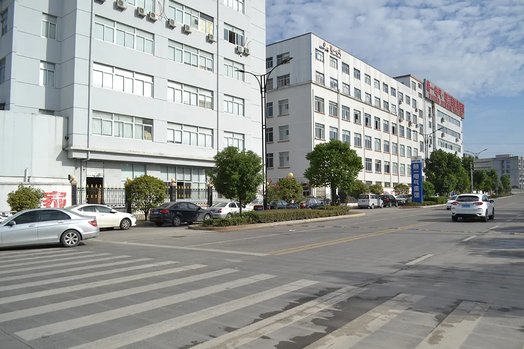 Cbb65 450V Air Conditioner Capacitor Metal Case Terminal Type with Bolt