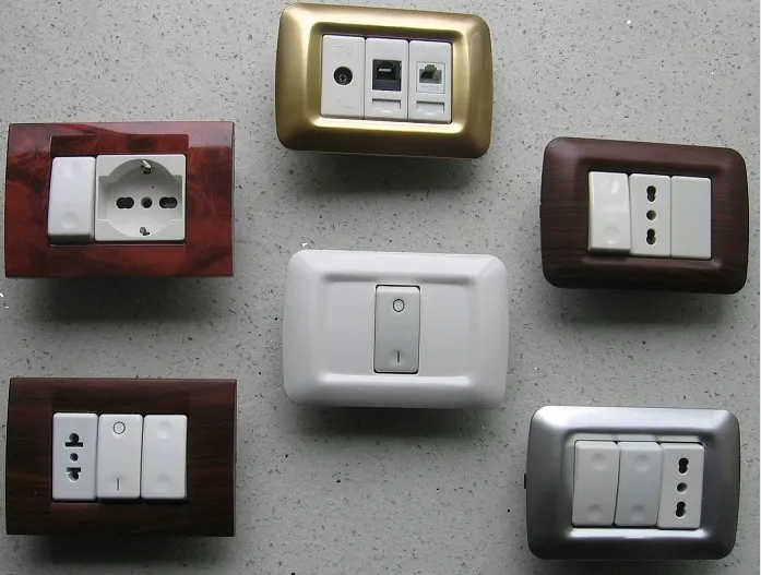 Eg Series Factory Hot Sale Italian 3 Module Wall Switch